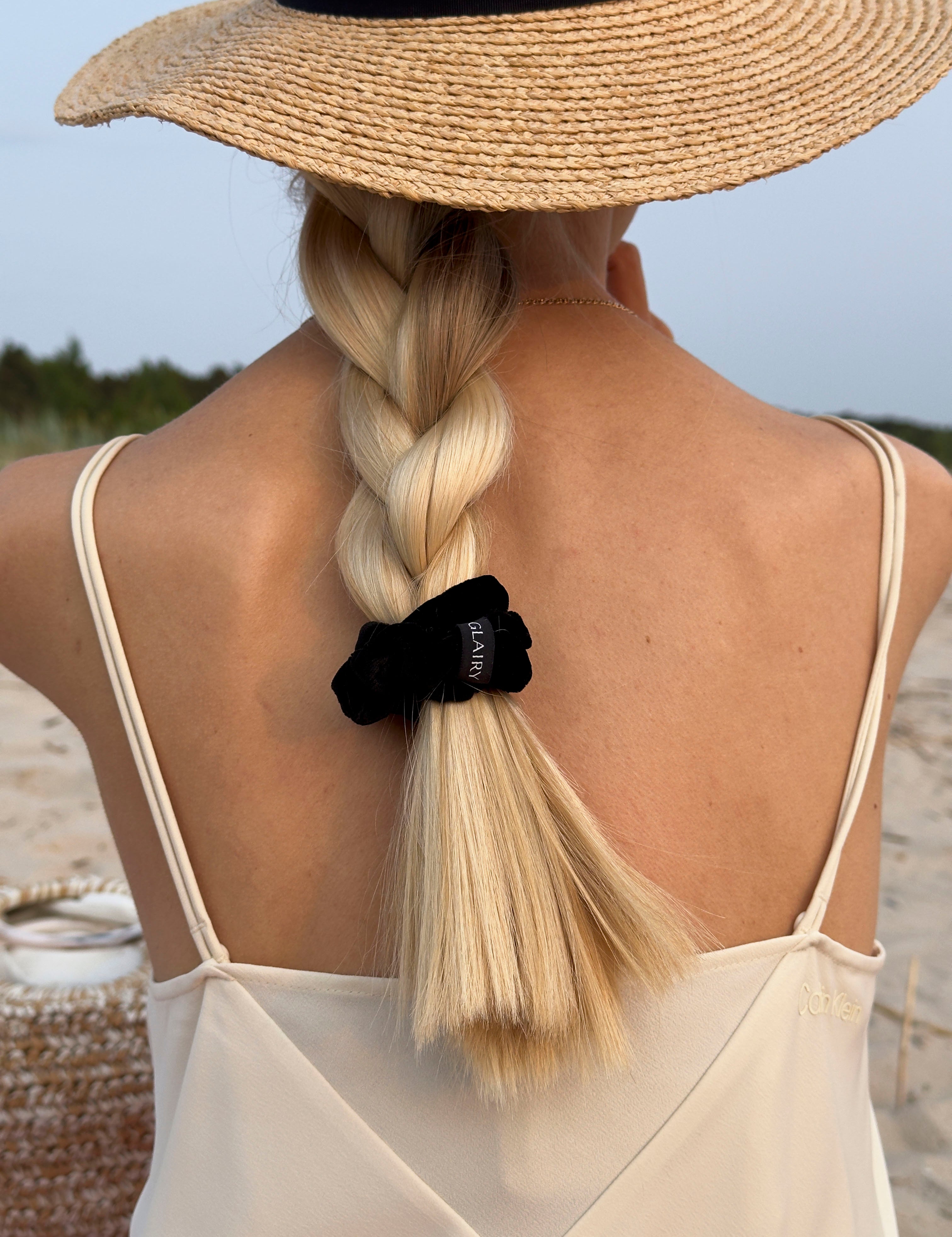 Glairy must scrunchie patsikumm